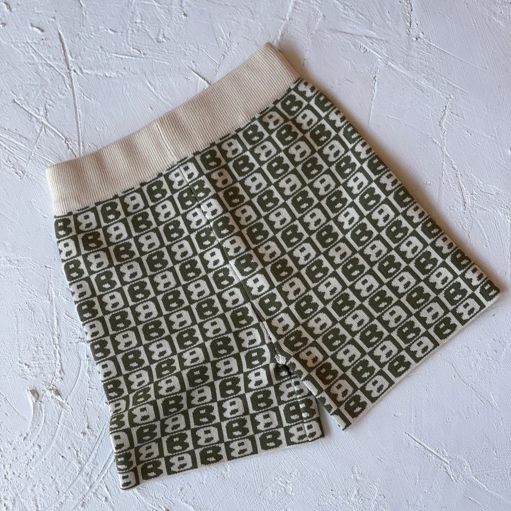 By Billie Women’s BB Short in Green. Size M/L - fits 10-14 AUS (6-10 US)